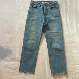 Levi’s wedgie straight size 26 with raw hem